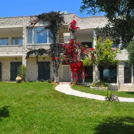 Apartment Haus Lemoni - *