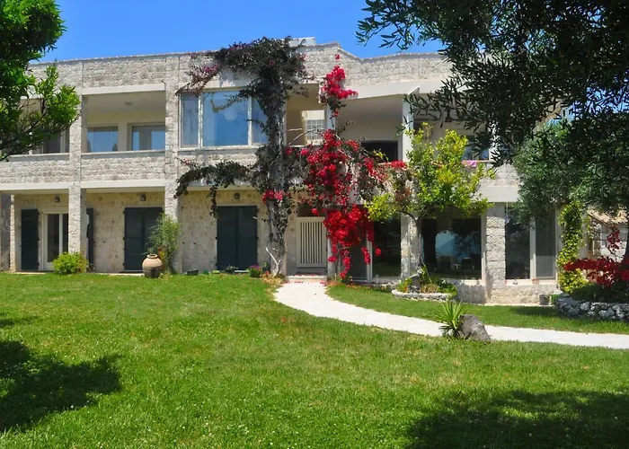 Apartment House Lemoni - *