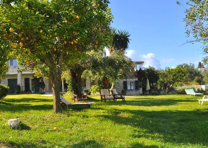 Apartment House Lemoni - *